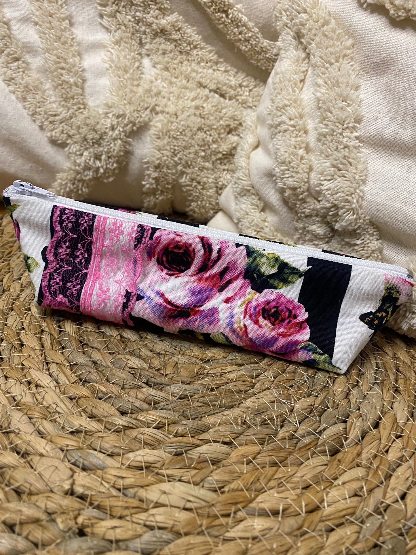 Trousse Olivia - « Fleurs » Noire et Rose