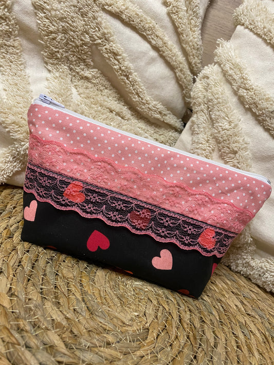 Trousse Virginia - « Coeurs » Rose et Noire