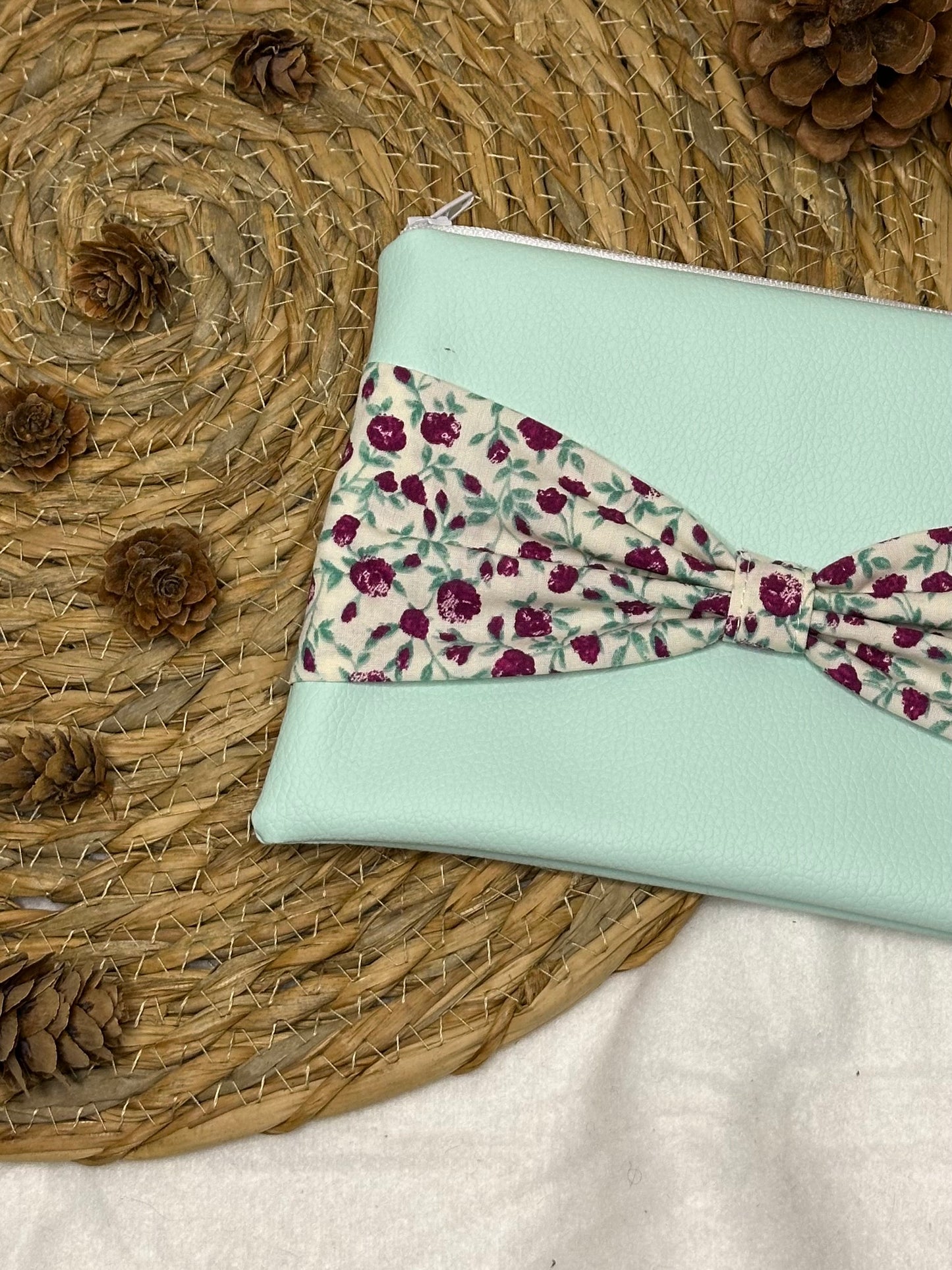 Trousse Anastasia - « Fleurs » Menthe