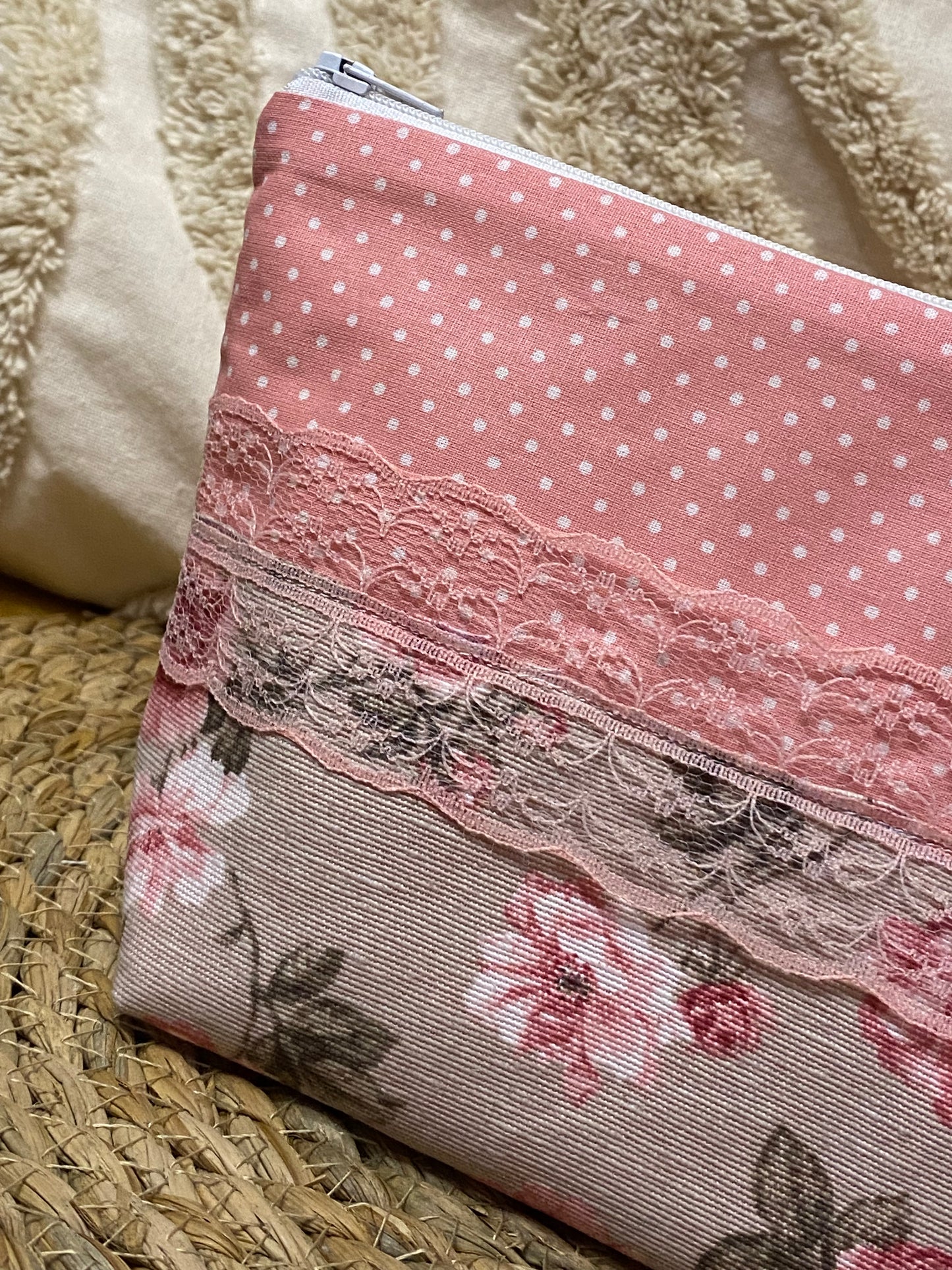 Trousse Amélia - « Fleurs » Rose et Beige