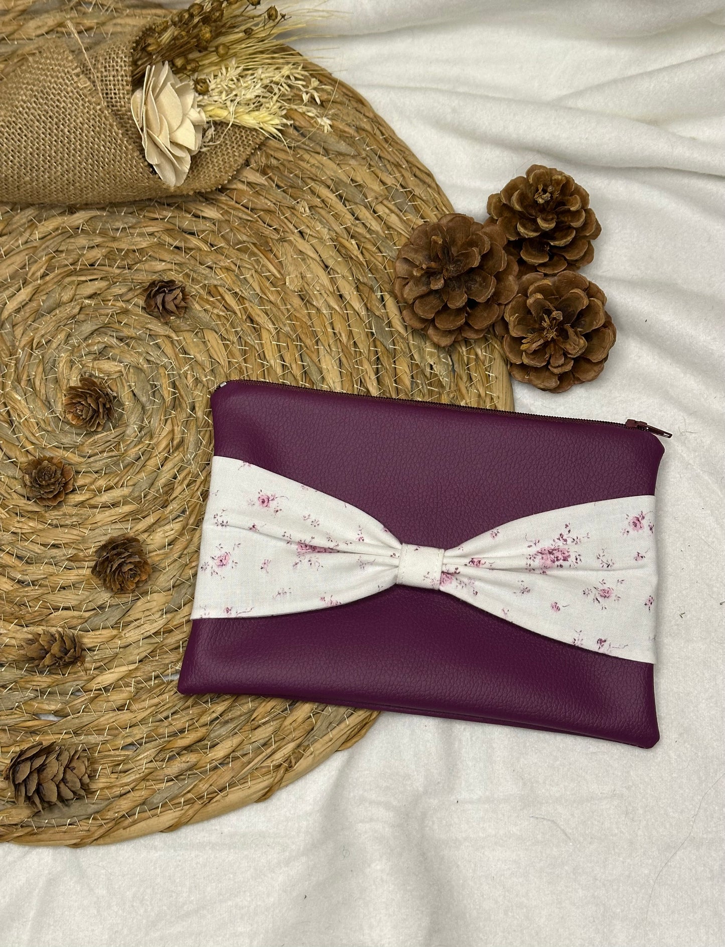 Trousse Anastasia - « Fleurs » Prune