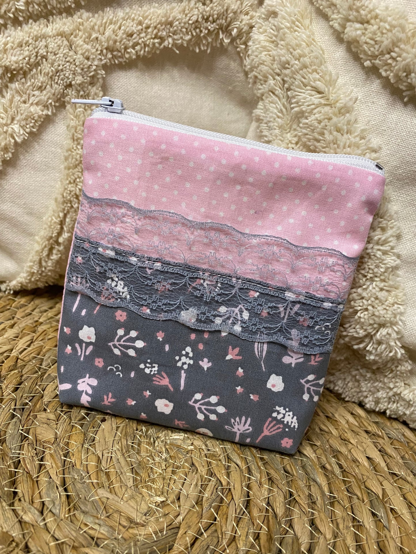 Trousse Ivana - « Fleurs » Grise et Rose