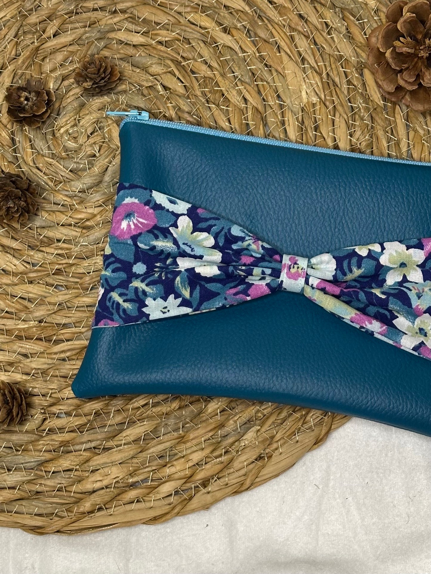 Trousse Anastasia - « Fleurs » Bleue