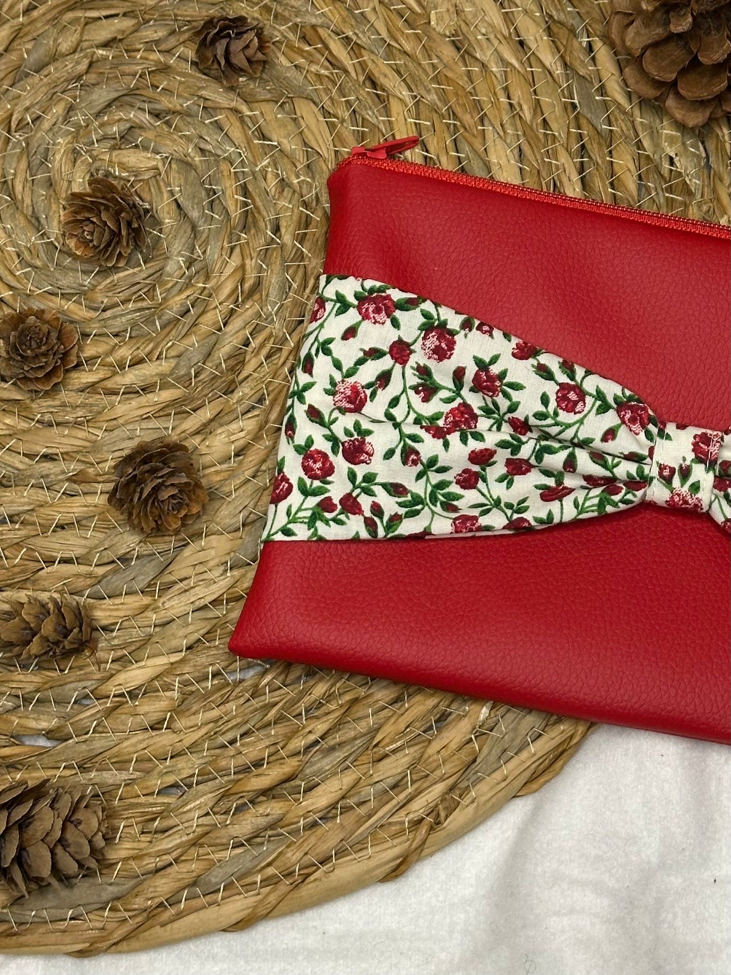 Trousse Anastasia - « Fleurs » Rouge