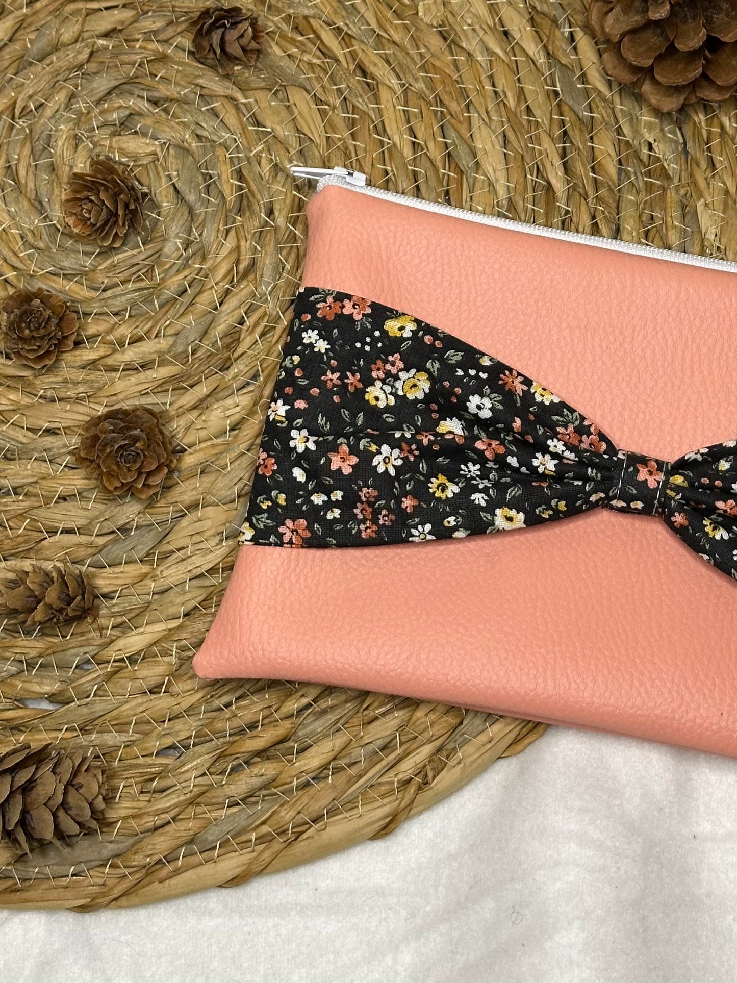 Trousse Anastasia - « Fleurs » Corail