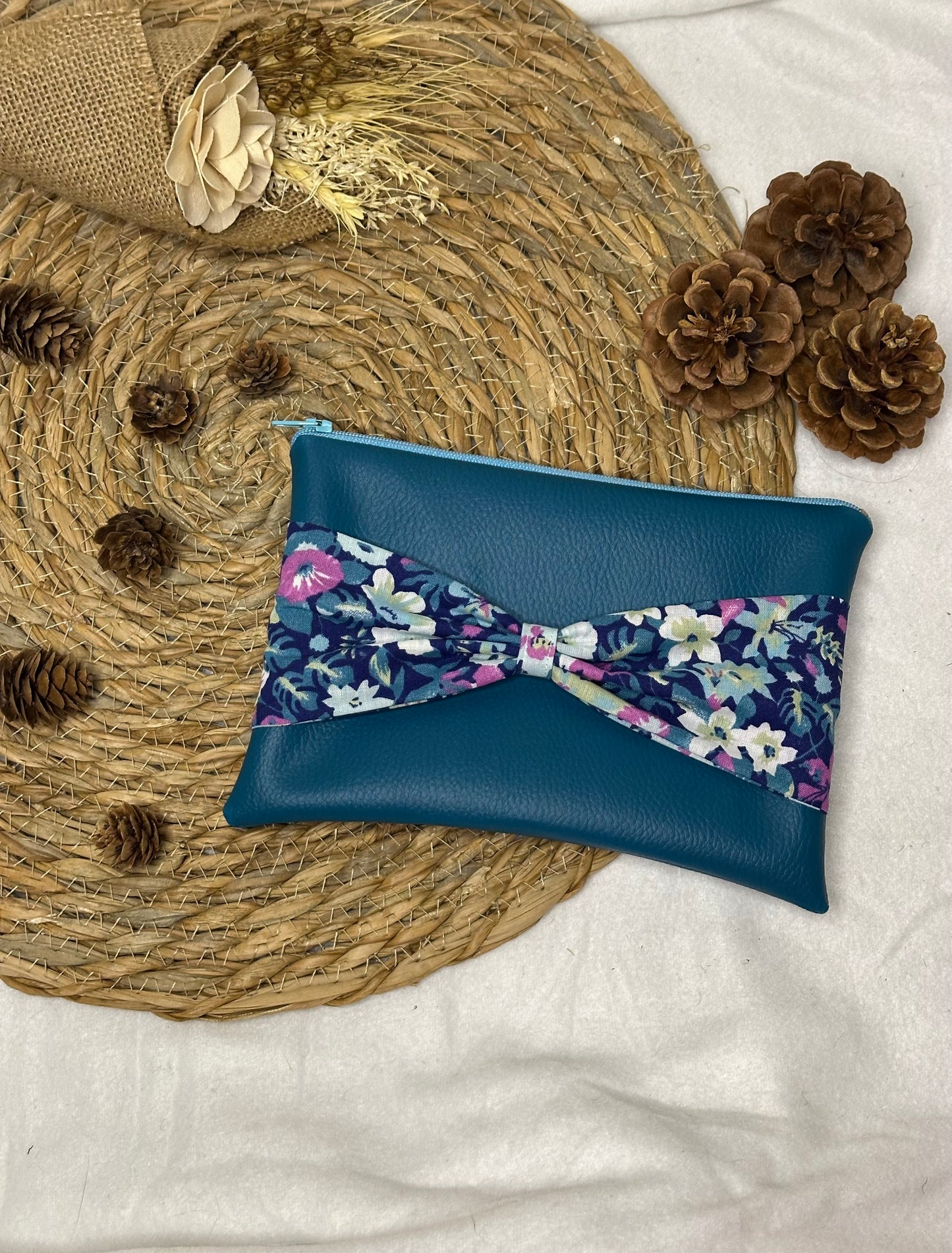 Trousse Anastasia - « Fleurs » Bleue