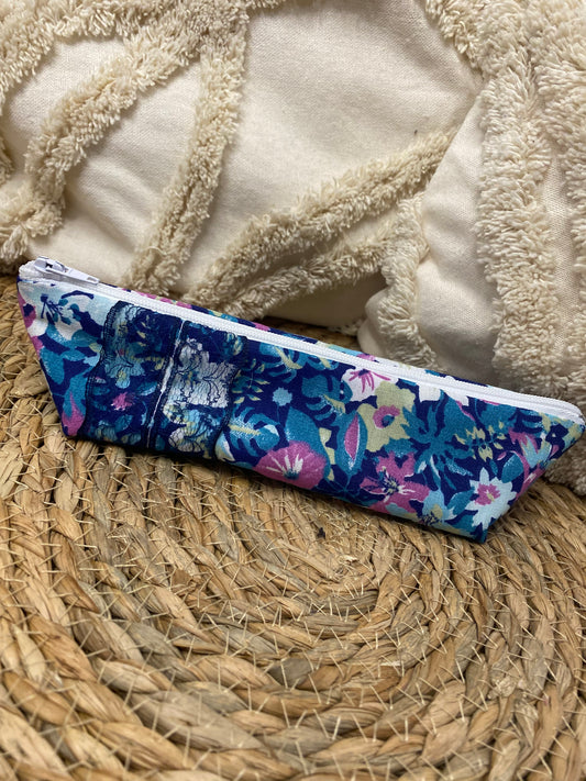 Trousse Olivia - « Fleurs » Bleu ciel et Bleu marine