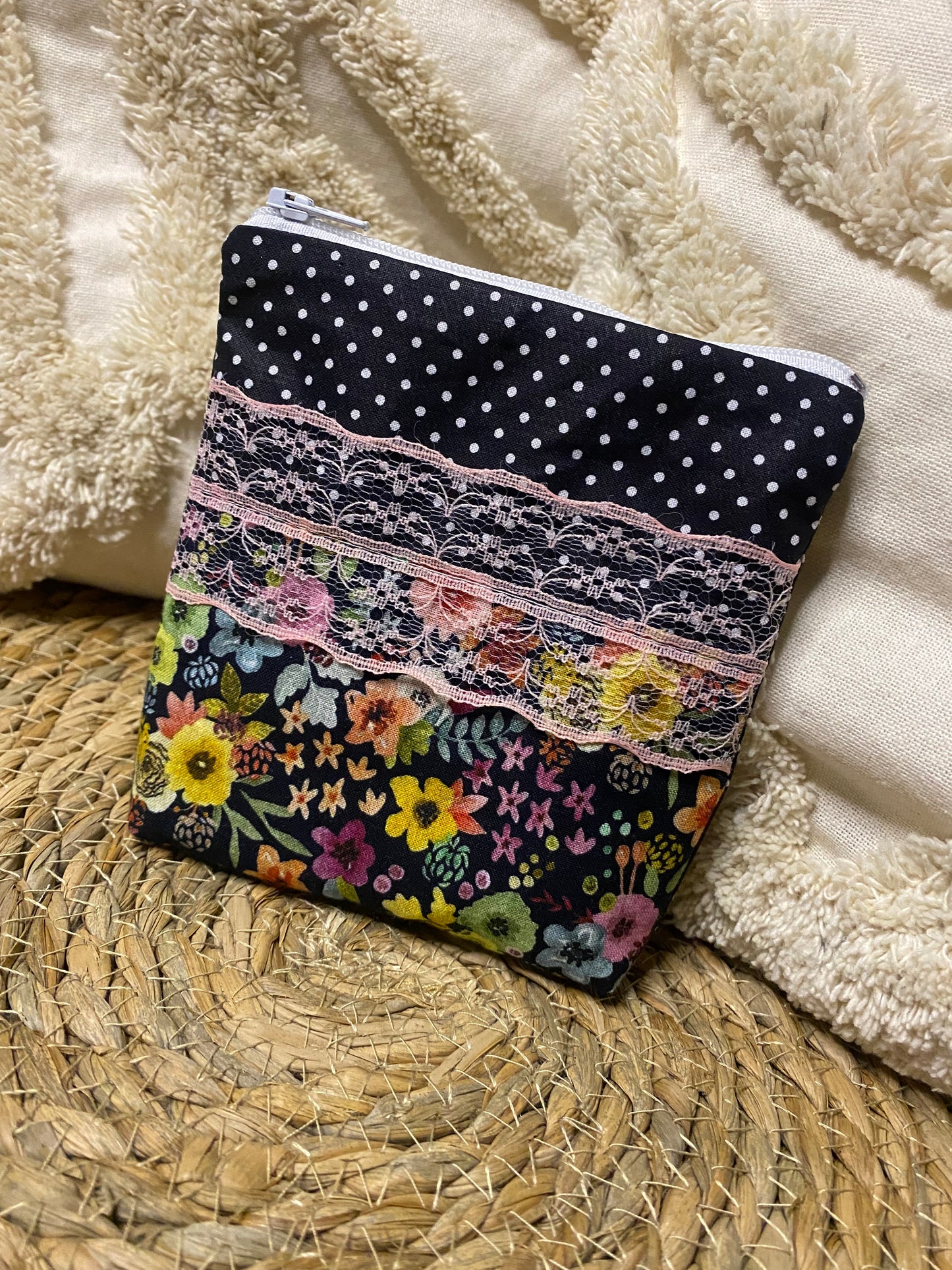 Trousse Ivana - « Fleurs » Noire et Multicolore
