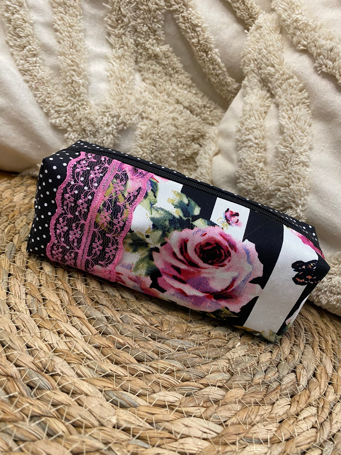 Trousse Serena - « Fleurs » Noire et Rose