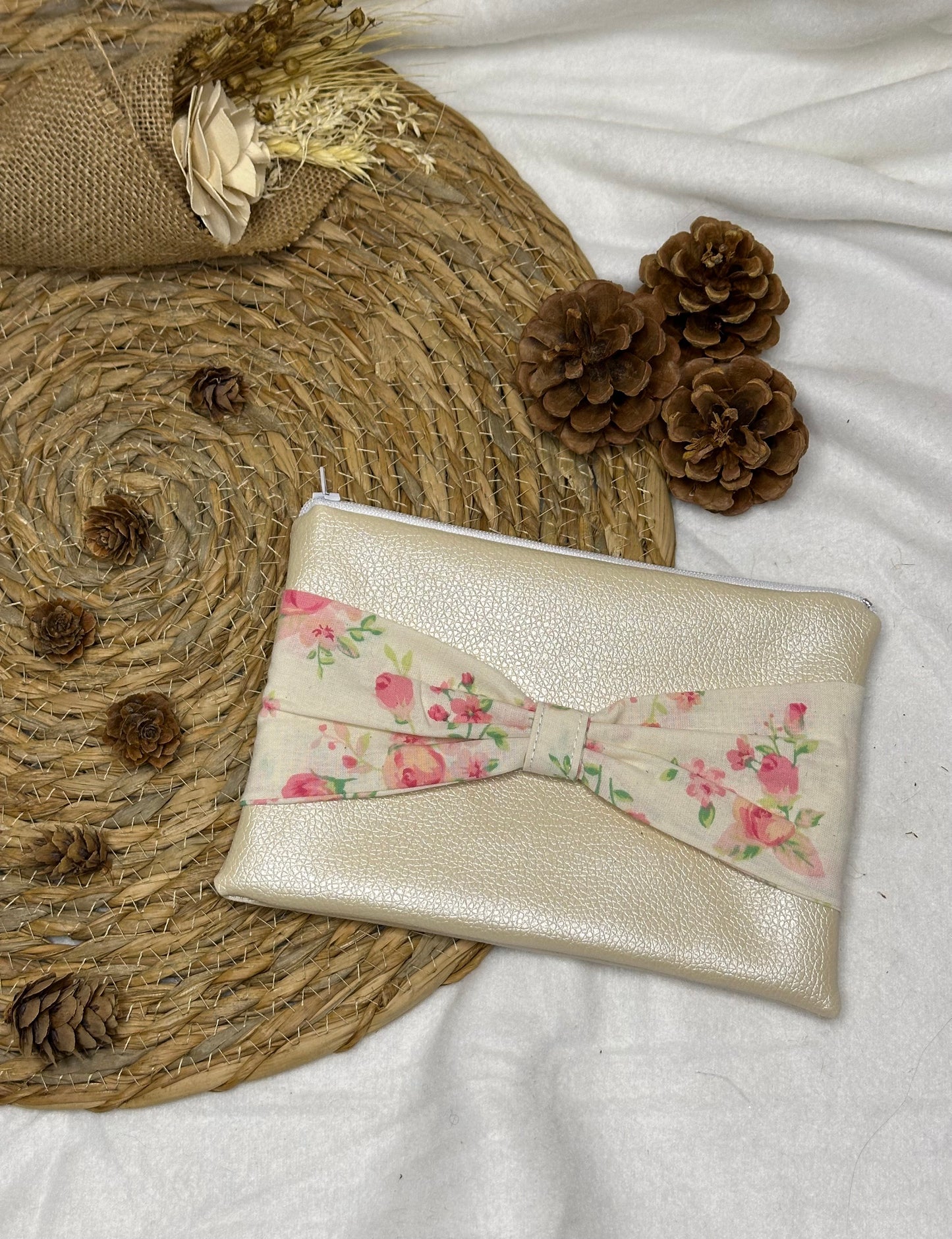 Trousse Anastasia - « Fleurs » Beige