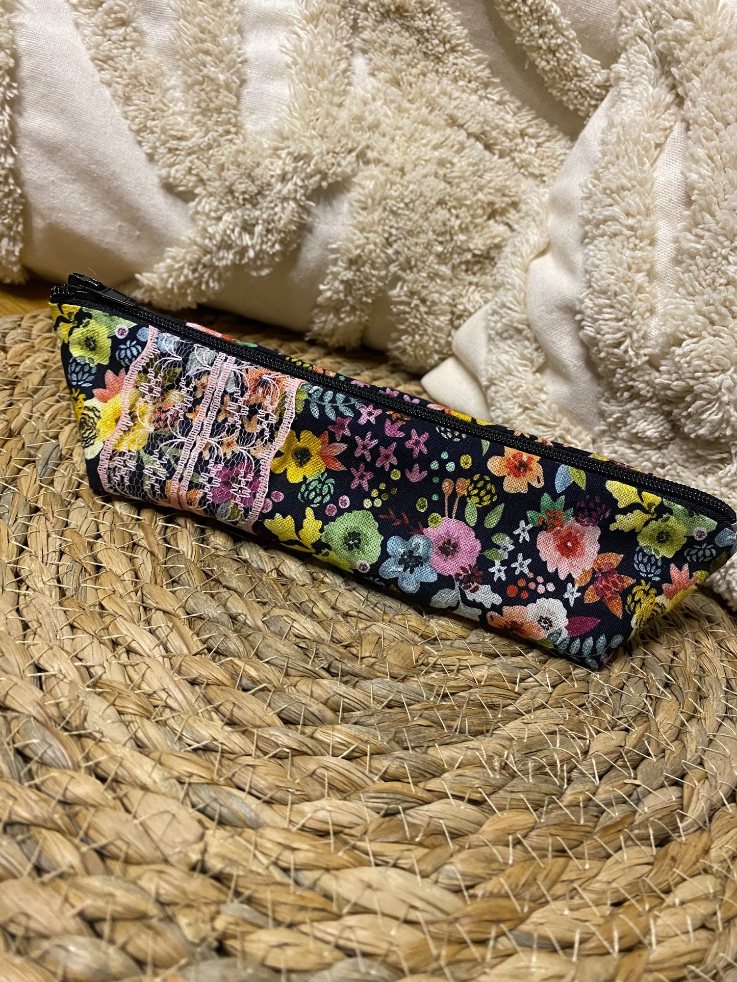 Trousse Olivia - « Fleurs » Noire et Multicolore