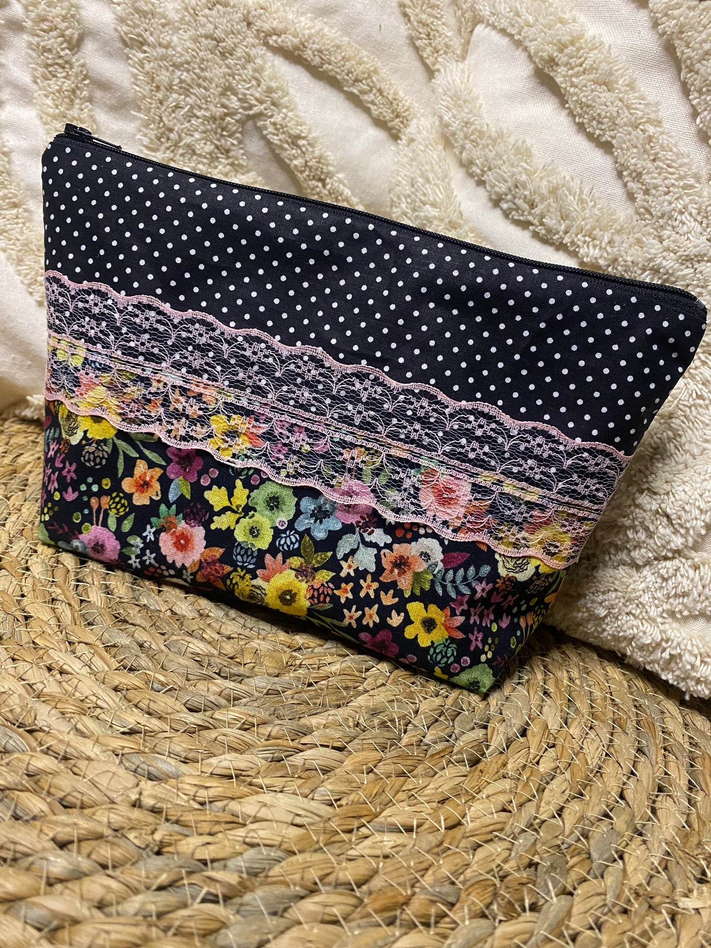 Trousse Amélia - « Fleurs » Noire et Multicolore