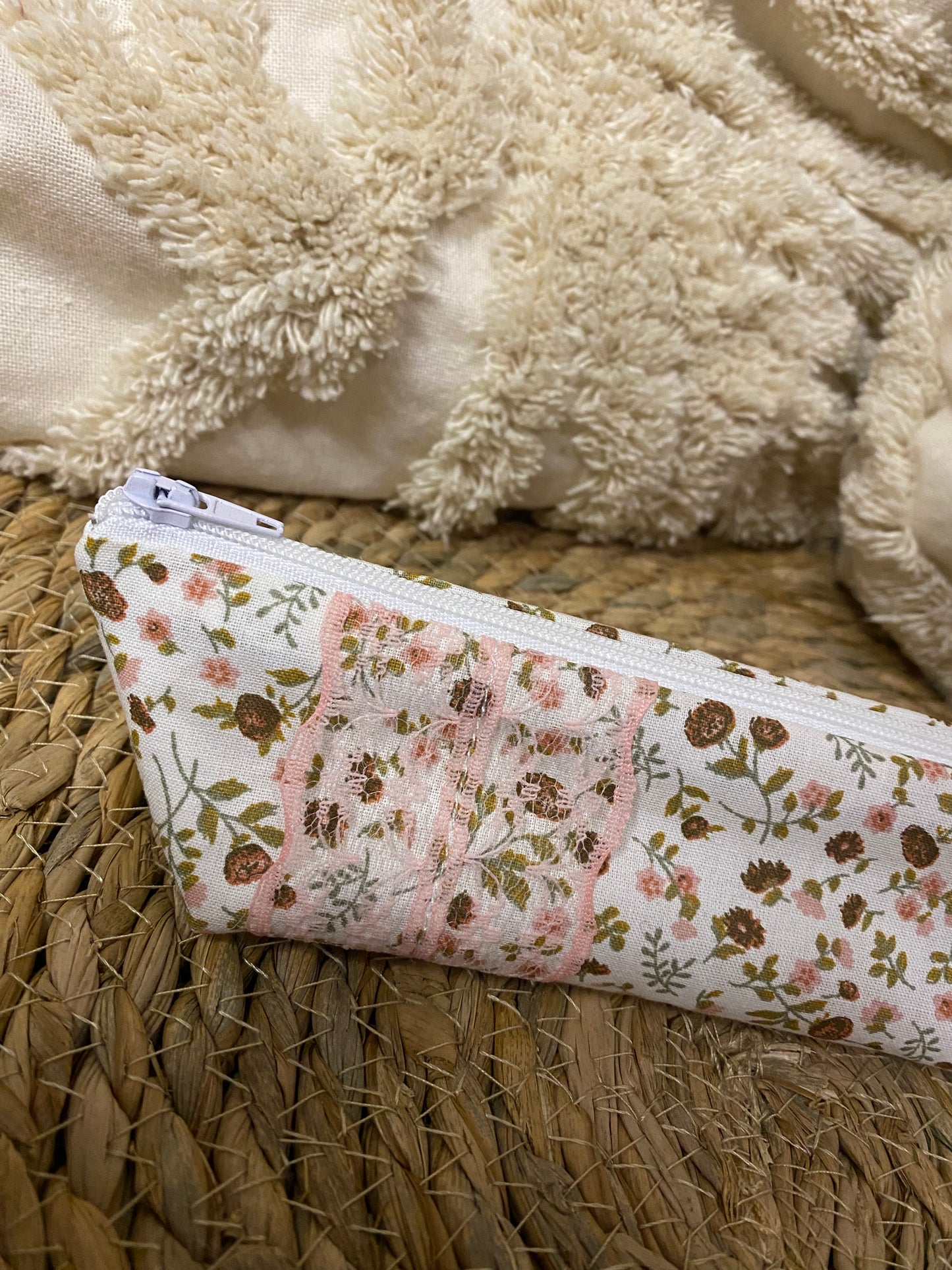 Trousse Olivia - « Fleurs » Marron et Rose