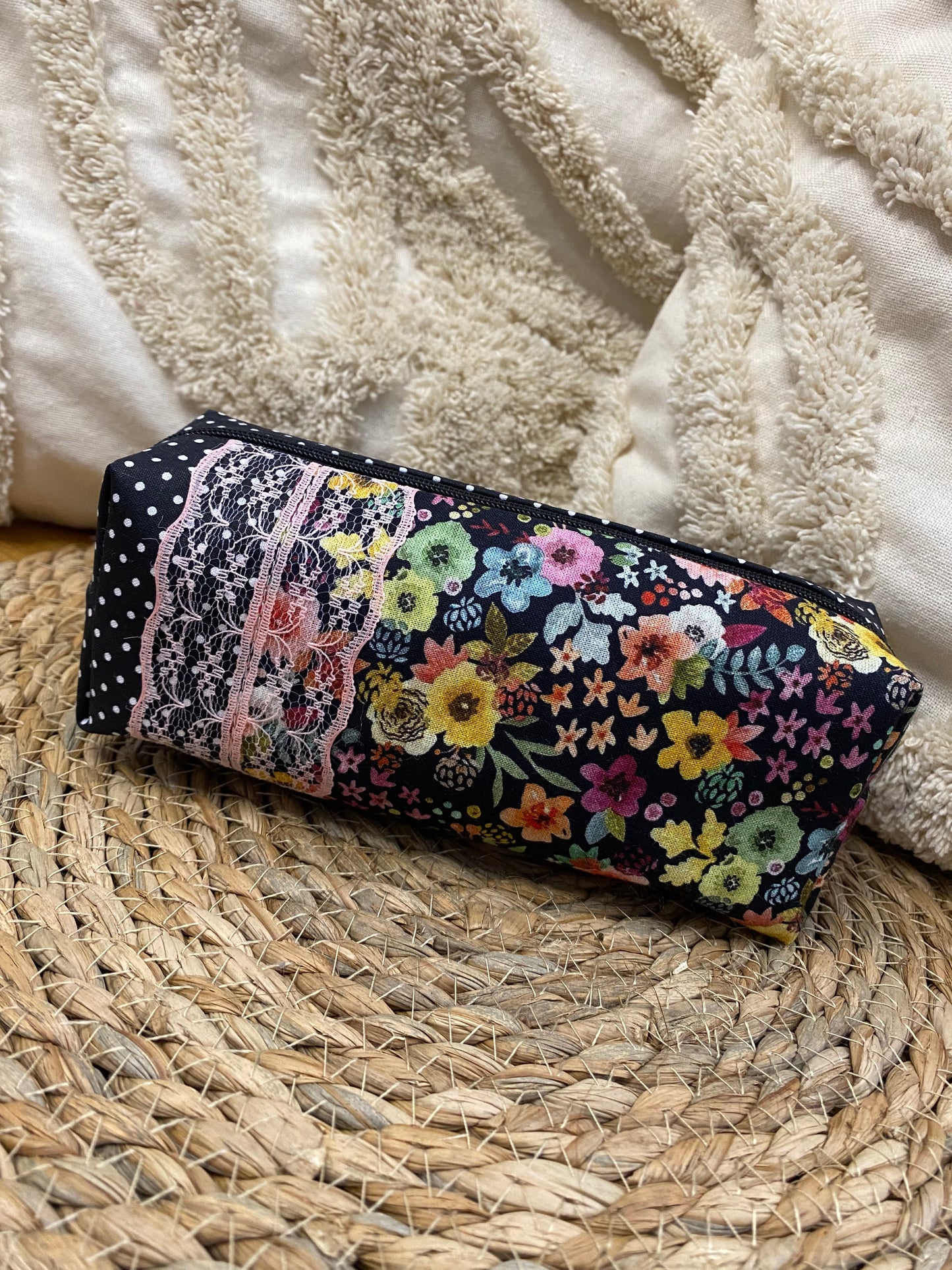 Trousse Serena - « Fleurs » Noire et Multicolore