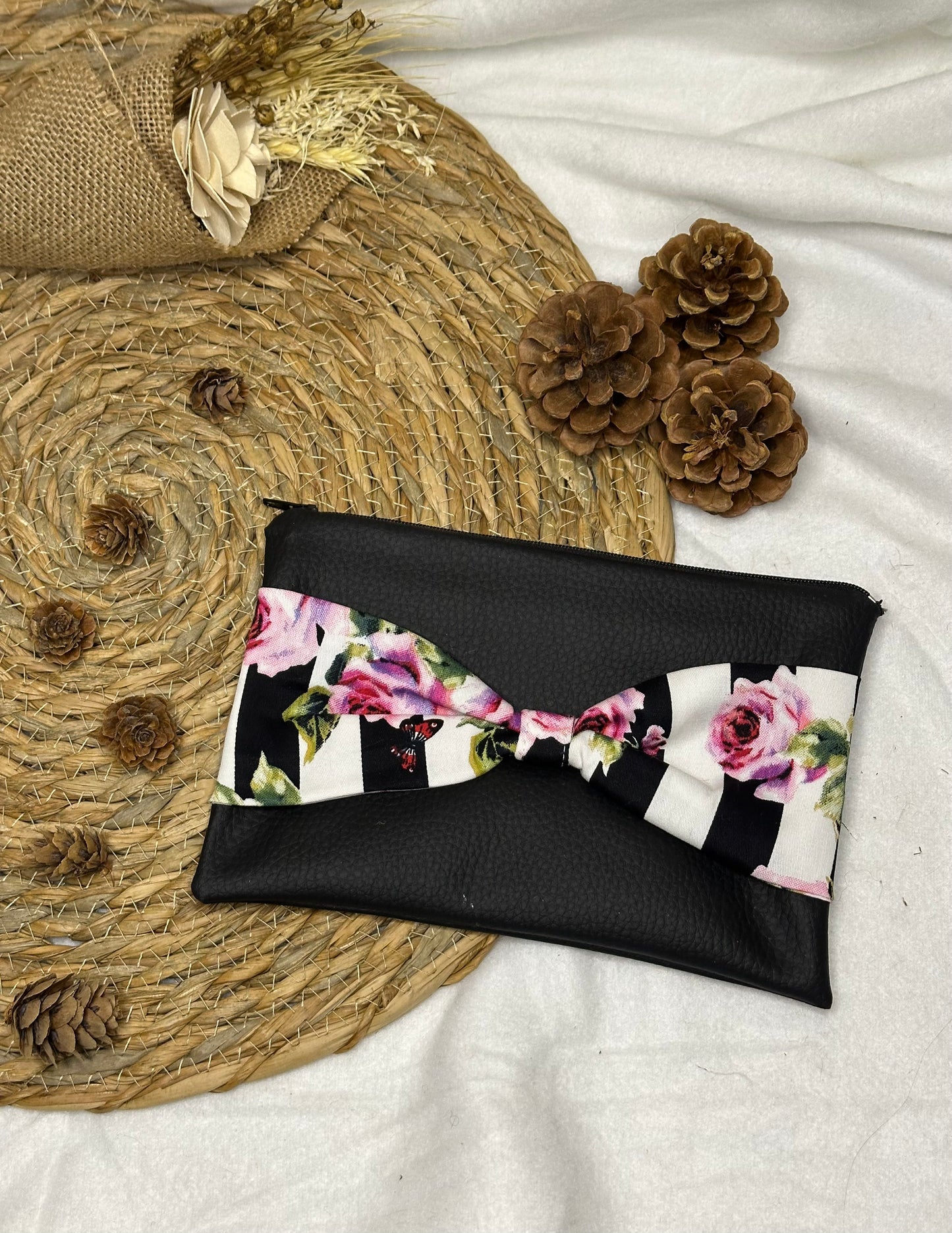 Trousse Anastasia - « Fleurs » Noire