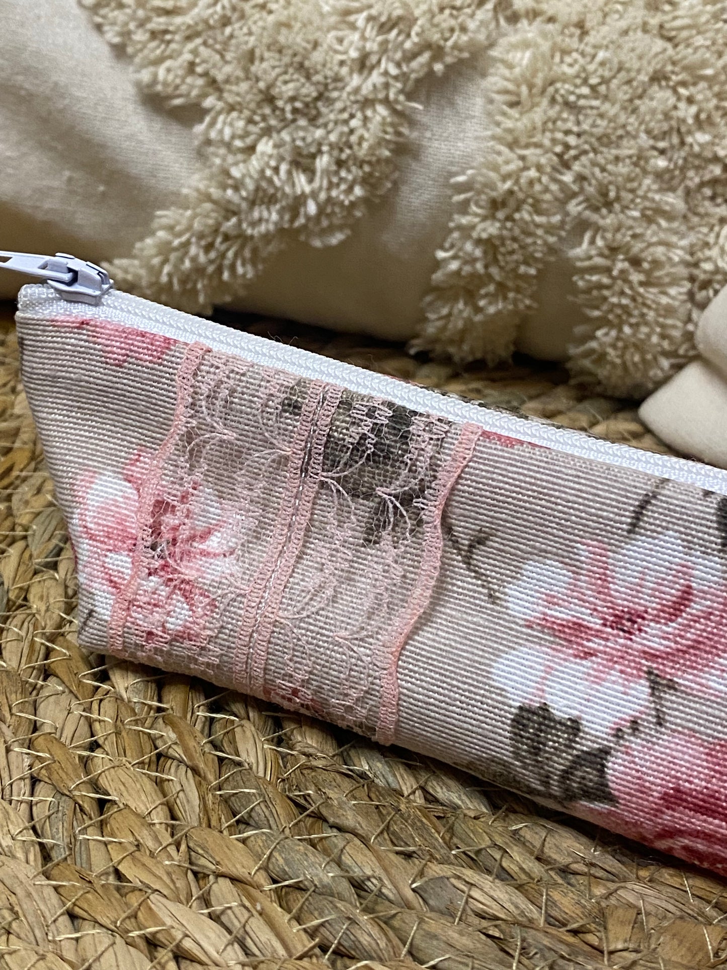 Trousse Olivia - « Fleurs » Beige et Rose