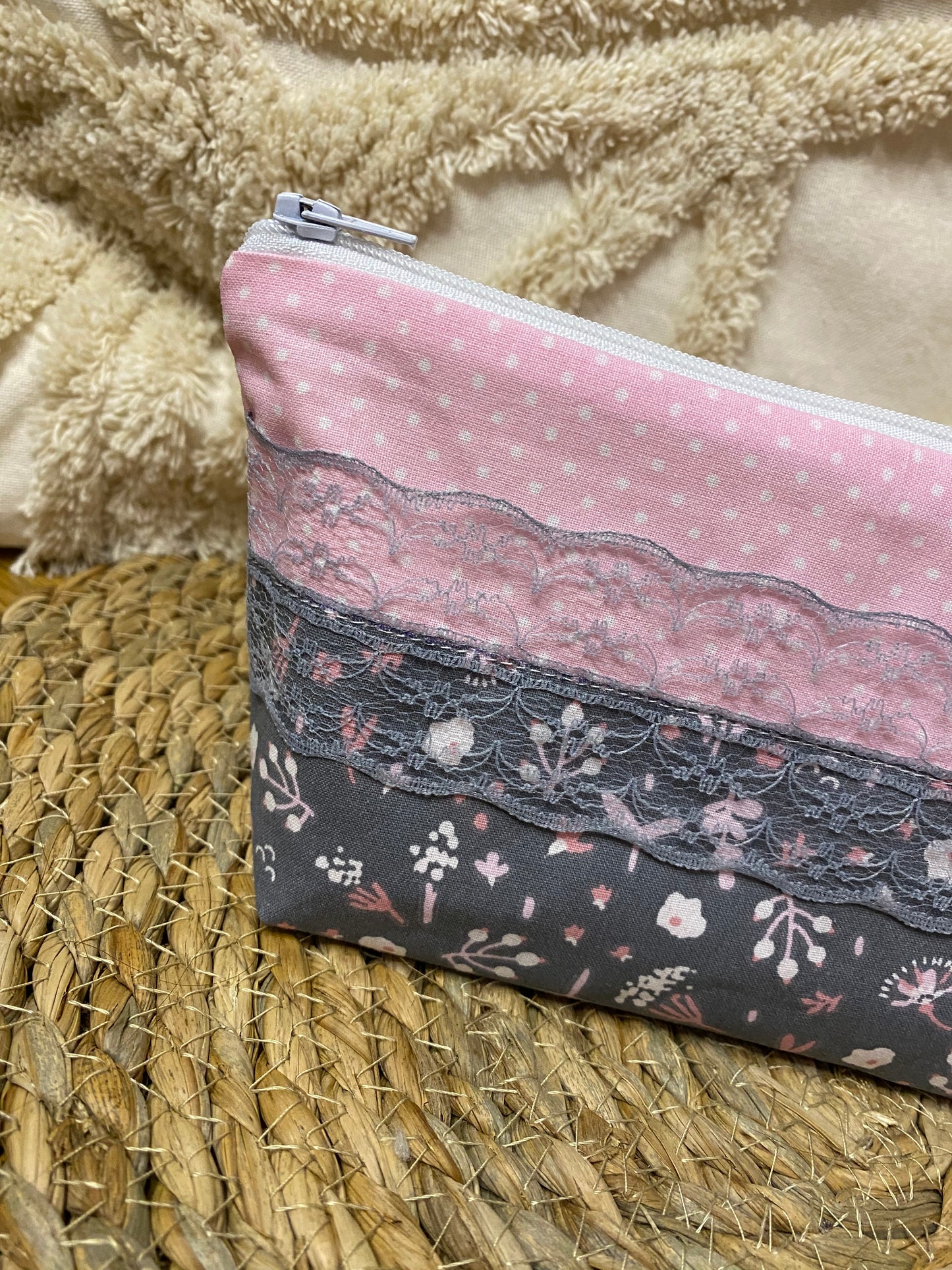 Trousse Virginia - « Fleurs » Grise et Rose