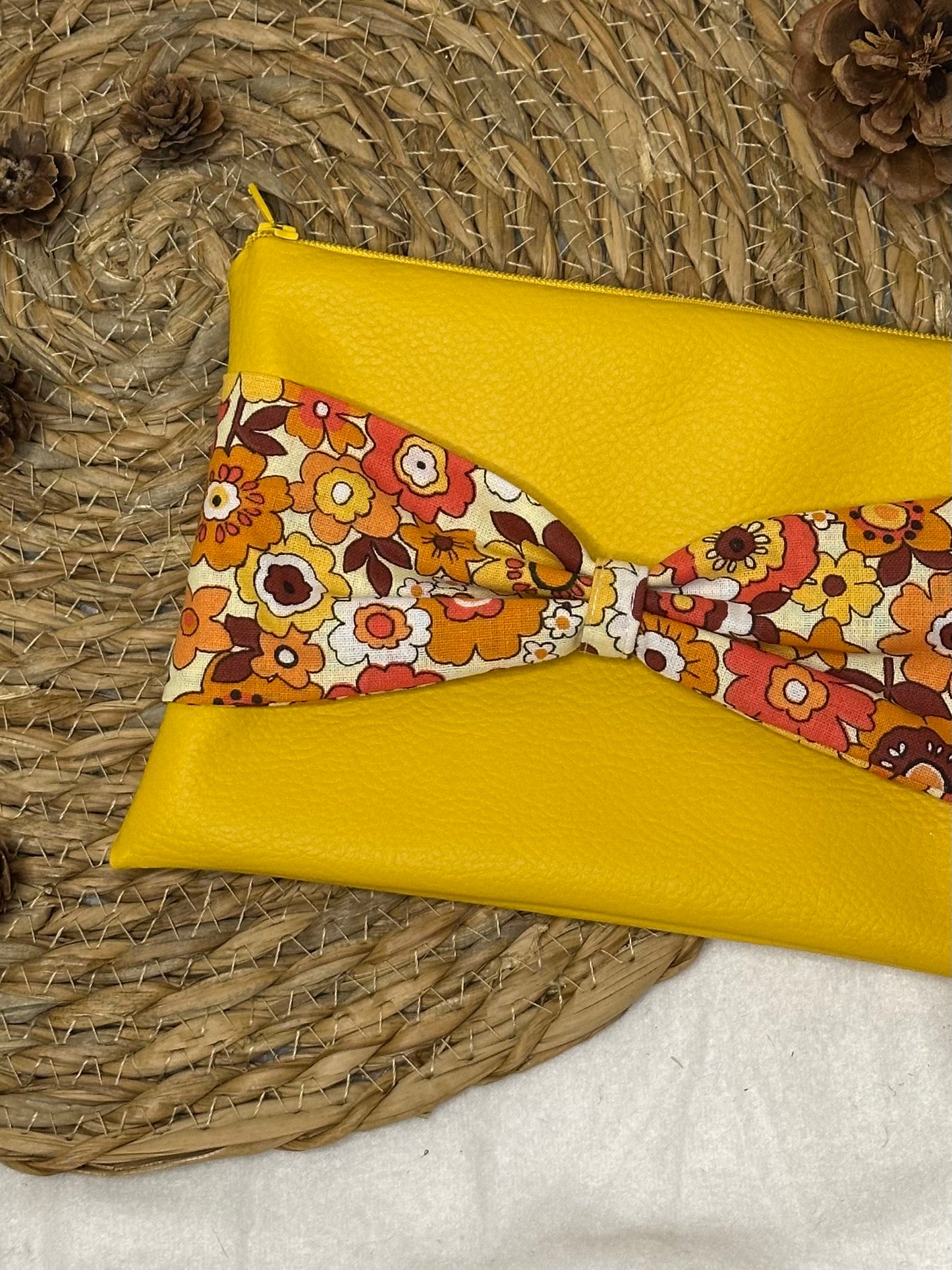 Trousse Anastasia - « Fleurs » Moutarde
