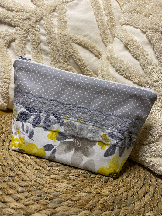 Trousse Amélia - « Fleurs » Grise et Jaune