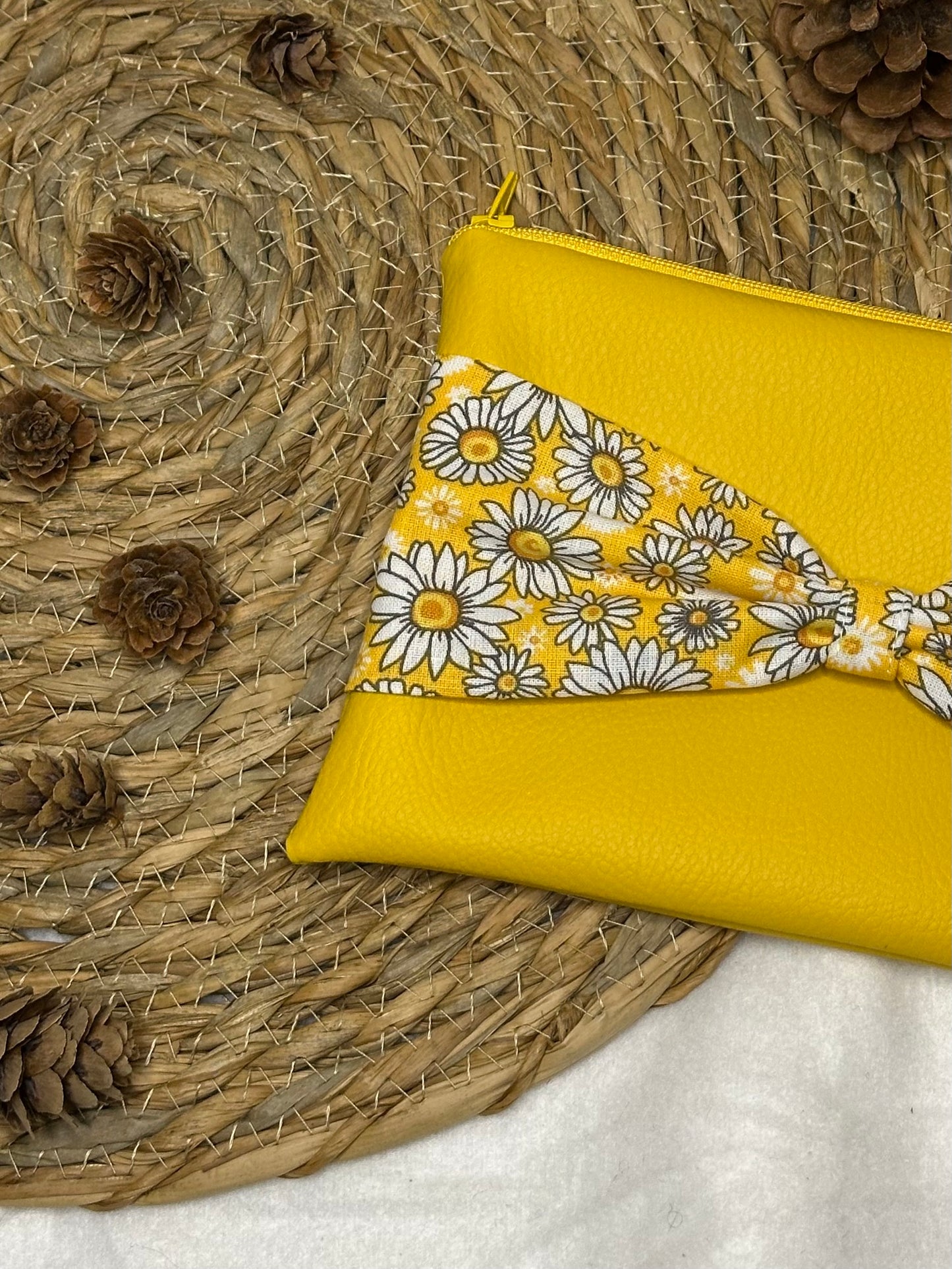 Trousse Anastasia - « Fleurs » Moutarde