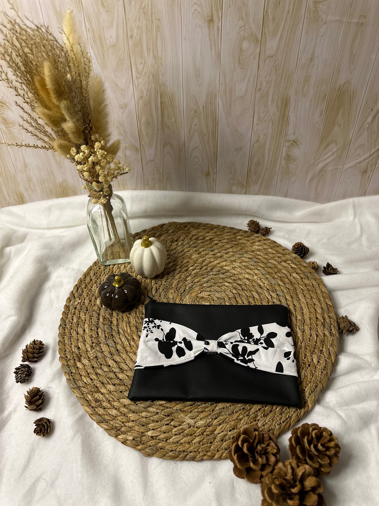 Trousse Anastasia - « Fleurs » Noire