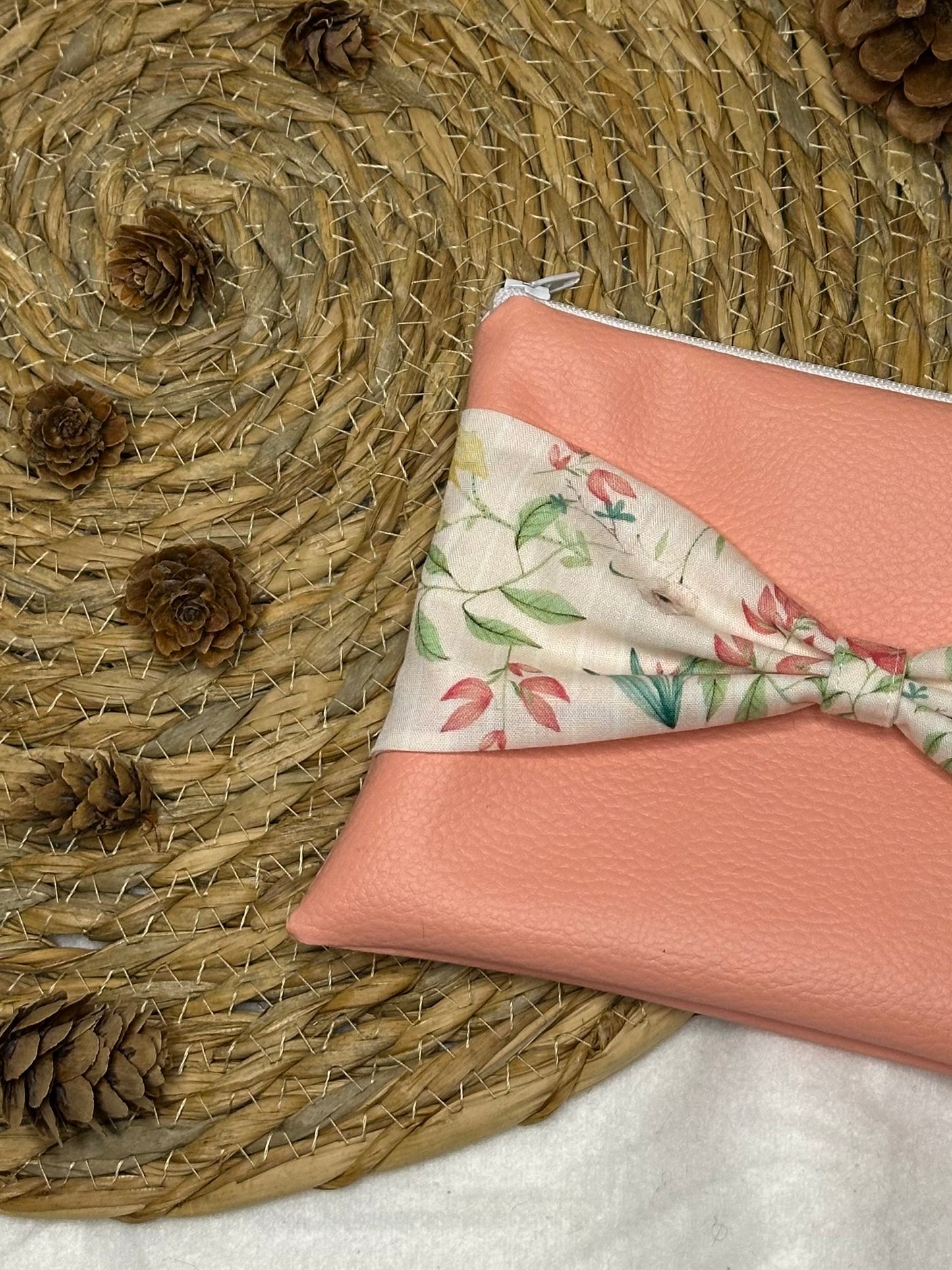 Trousse Anastasia - « Fleurs » Corail