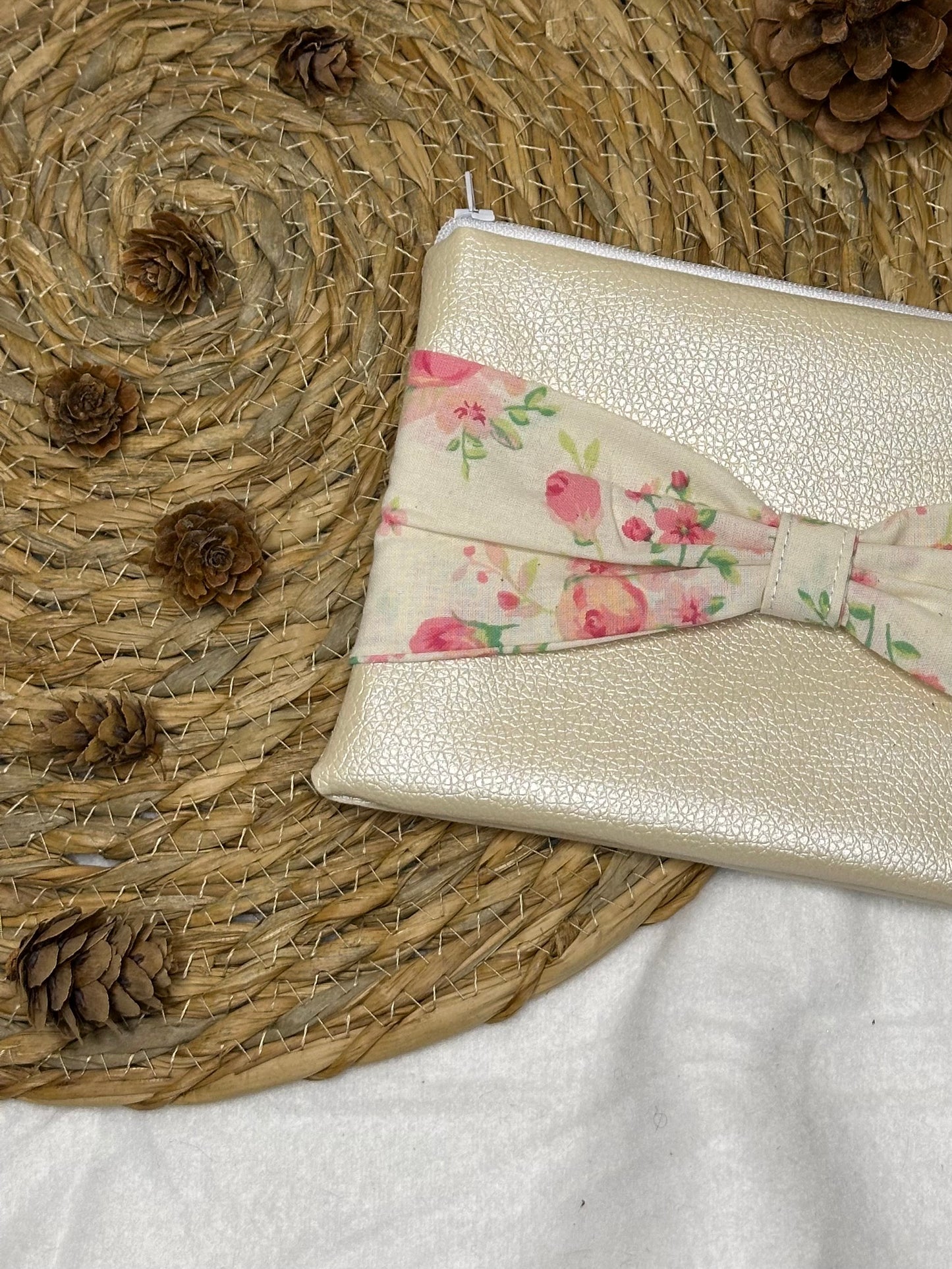 Trousse Anastasia - « Fleurs » Beige