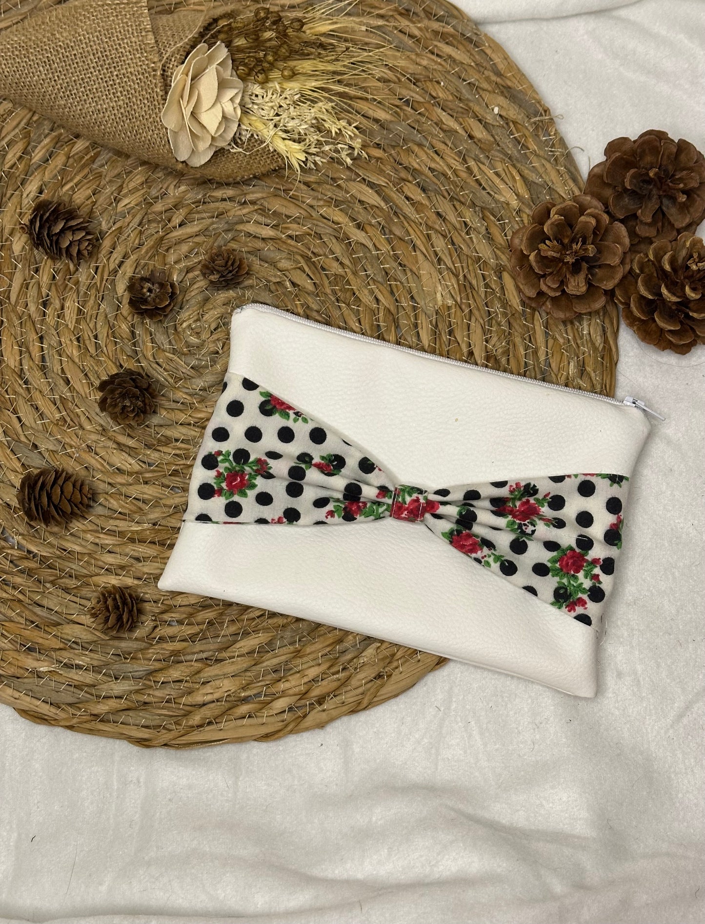 Trousse Anastasia - « Fleurs » Blanche