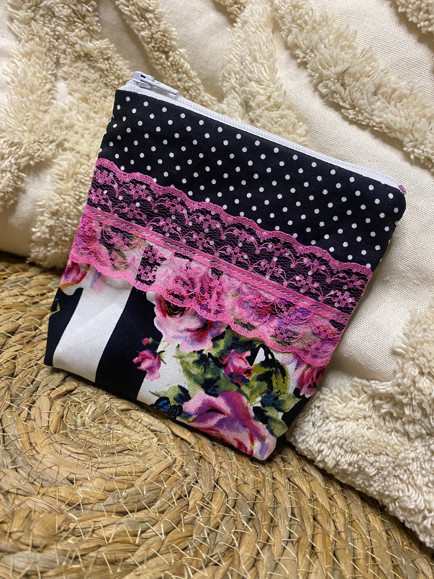 Trousse Ivana - « Fleurs » Noire et Rose