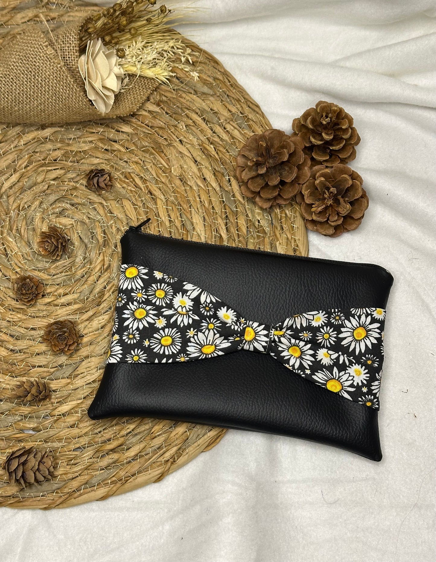 Trousse Anastasia - « Fleurs » Noire